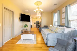 Image of Spacious 2br\/2ba sleeps 10* near Festivals, Breweries & Lakefront