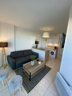 Image of Résidence Les Goelettes Appartement avec terrasse - Clim - Wifi - parking - Piscine - Front de mer
