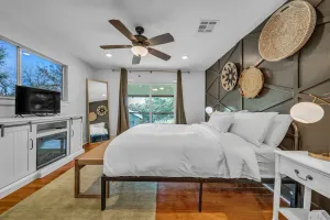 Image of Modern Lake House 2 Units, Pool, Lake 3Min, Pets
