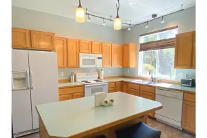 Image of Eagle Crest dog friendly on the golf course home