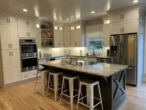 Image of 6 bedroom- Large Farmhouse only 20min to Downtown 14 Beds
