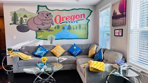 Image of Cute Artsy Sleep16 large parking, near parks, OSU, Corvallis, Salem airport