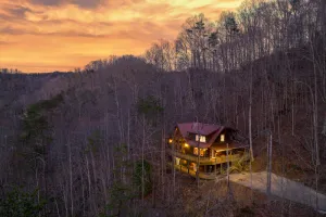 Image of Luxurious Cabin Across From The Red River Gorge, In The Natural Bridge Area