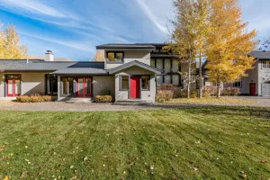 Image of Perfect For Large Families - 2 Kitchens, 3 Living Rooms, Game Room, Outdoor Hot Tub