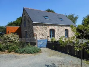 Image of Charming Cottage with Garden, Bikes, and Family Amenities in Quiet Callac