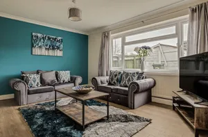 Image of Spacious 4 Bedroom House private parking