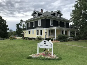 Image of Classic Country Home - Great for Gatherings! Winter\/Spring reduced rates!