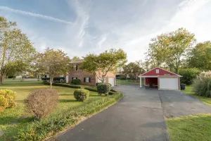 Image of ROOMY!, pet friendly, fenced backyard.
