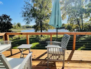 Image of Lake House with Hot Tub - Birding Paradise