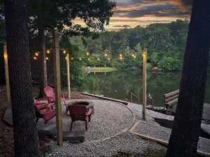 Image of Peaceful lake chalet - WIFI, kayaks, private dock