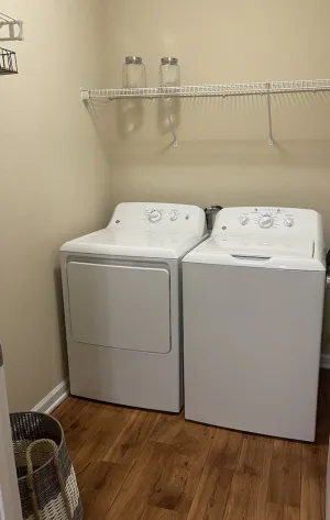 Image of Luxurious Fully furnished  2bedroom 2 bathrooms 3rd floor apartment!