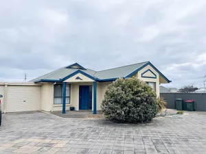Image of Dolphin Court - Park your car and walk to all that Robe has to offer