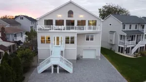 Image of Spacious Beach House 2 blks to Ocean, Lake Views and Awesome Game Room!