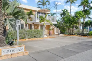 Image of Beachside Villa - Ocean 100 Ft.