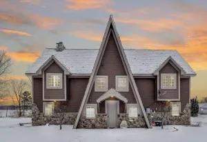 Image of Beautiful Lake home w\/hot tub, & 270 ft Lake Shore!