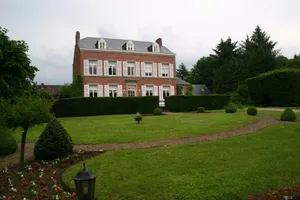 Image of Beautiful house in a green setting 16-18 people
