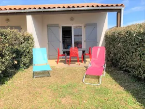 Image of Maison de vacances près plage et commerces avec jardinet, parking privé et équipements complets - FR-1-22-165