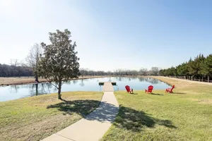Image of Texas Ranch House with 5 Bedroom and Fish Pond