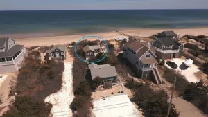 Image of 95A Salt Marsh- Seaside escape @ private beach-1BR Cottage w\/ AC, steps to sand!