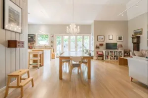 Image of Henry Morcomb 2 bdrm sleeps 4 WiFi