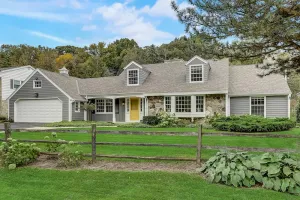 Image of Exceptional North Shore Home, Parks, River, Lake