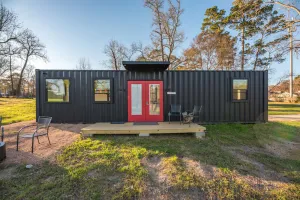 Image of Notorious P.I.G: 2 mins to Lake Conroe! Heated Pool, Fire Pit, Stocked Ponds