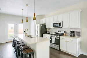 Image of Bourbon Trail-Chefs Kitchen-Fenced Yard-Parking