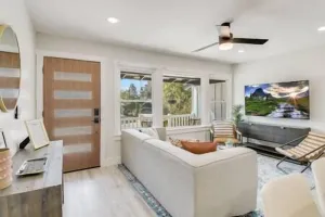 Image of Modern Cottage+8 Guests+Covered Patio+Weber Grill