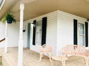 Image of Modern bungalow in the heart of downtown Tahlequah