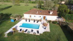 Image of Maison spacieuse à Saint-Pierre-de-Côle avec piscine privée