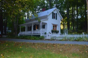 Image of Plymouth's Historic 1920 Doll House