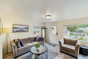 Image of Cozy family beach cottage w\/ hot tub, deck, WiFi, surfboard-walk to bay, Dogs ok