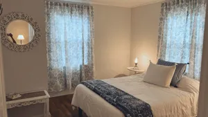 Image of Comfy vintage cottage in beautiful small town--7mins from everything.