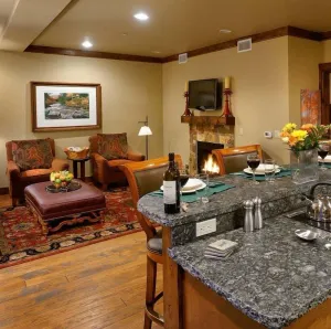 Image of Innsbruck Aspen Deluxe One-Bedroom Garden Residence 1, Located on Main Street