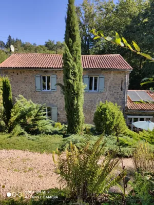 Image of Cottage set in grounds of 25 acres with lake