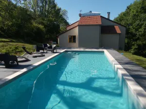 Image of architect-designed house in the countryside with private pool near Beaune