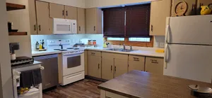 Image of Luxury Decor - Close to Hospital and Hwy 16 -