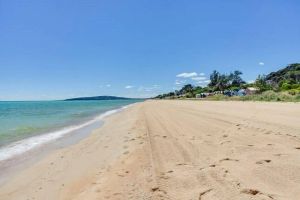 Image of Barefoot Beach House -30 Second Walk to Swimming Beach, Amazing Bay & Hill views