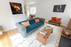 Image of Beautiful 3BD Thatched Stone Cottage Kettering