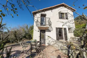 Image of LB Vacation Rentals I Charming Little Bucolic House 5-Min From City