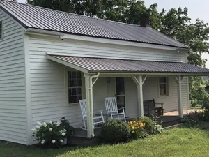 Image of Greenwood Farm log cabin close to the Bourbon Trail and Keeneland