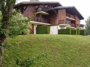 Image of Studio - COMBLOUX