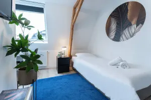 Image of Modern Studio with All Amenities in a Top Location with free street-parking.