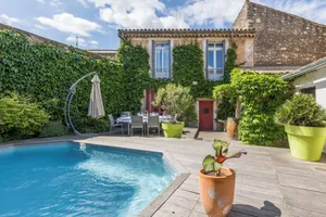 Image of Experience an unforgettable vacation: cottage with  pool and nearby beaches!