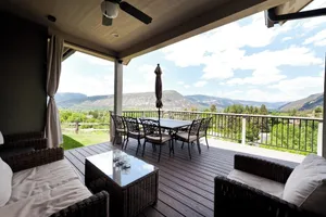 Image of Custom Home - Amazing Views\/Huge Deck - 3 miles to downtown - AC\/Hot Tub