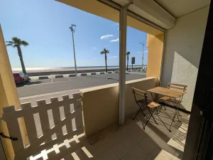 Image of Appartement T2 Front de Mer avec Balcon et Parking – Confort et Activités à Proximité - FR-1-797-37