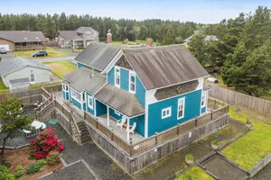 Image of Restored Victorian Home with Free High-Speed WiFi, Gas Fireplace, & Washer\/Dryer