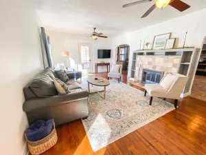 Image of Cardinal House on Seminole - Charm and Comfort Await You
