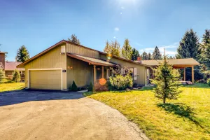 Image of Single Level Cottage w\/ Fireplace, Patio & Firepit - Walk to Beach