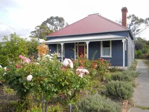 Image of Yarram Cottage: Art and Accommodation
